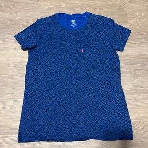 Levi’s Blue cheetah print crewneck T-shirt